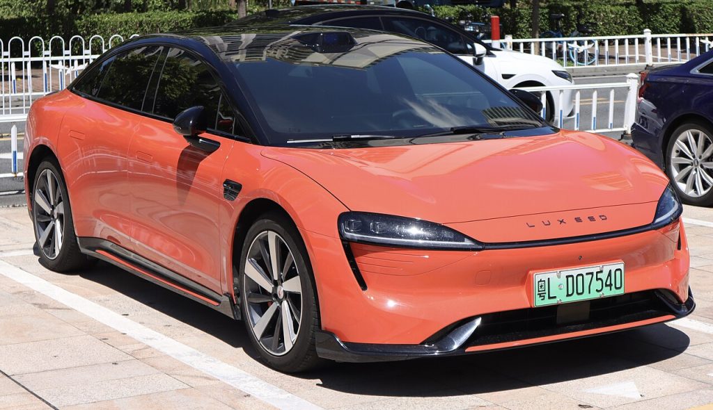 Elektrický sedan Luxeed S7