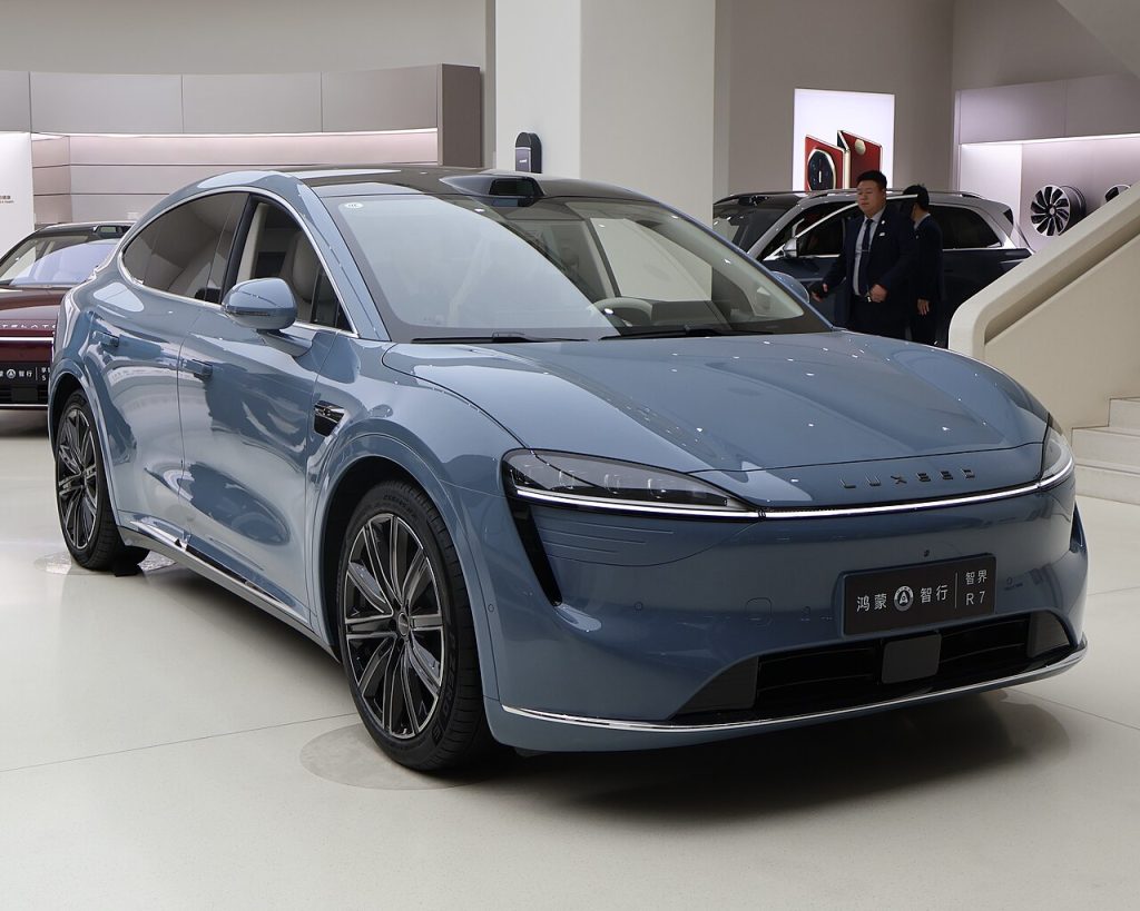 Elektrické kupé SUV Luxeed R7