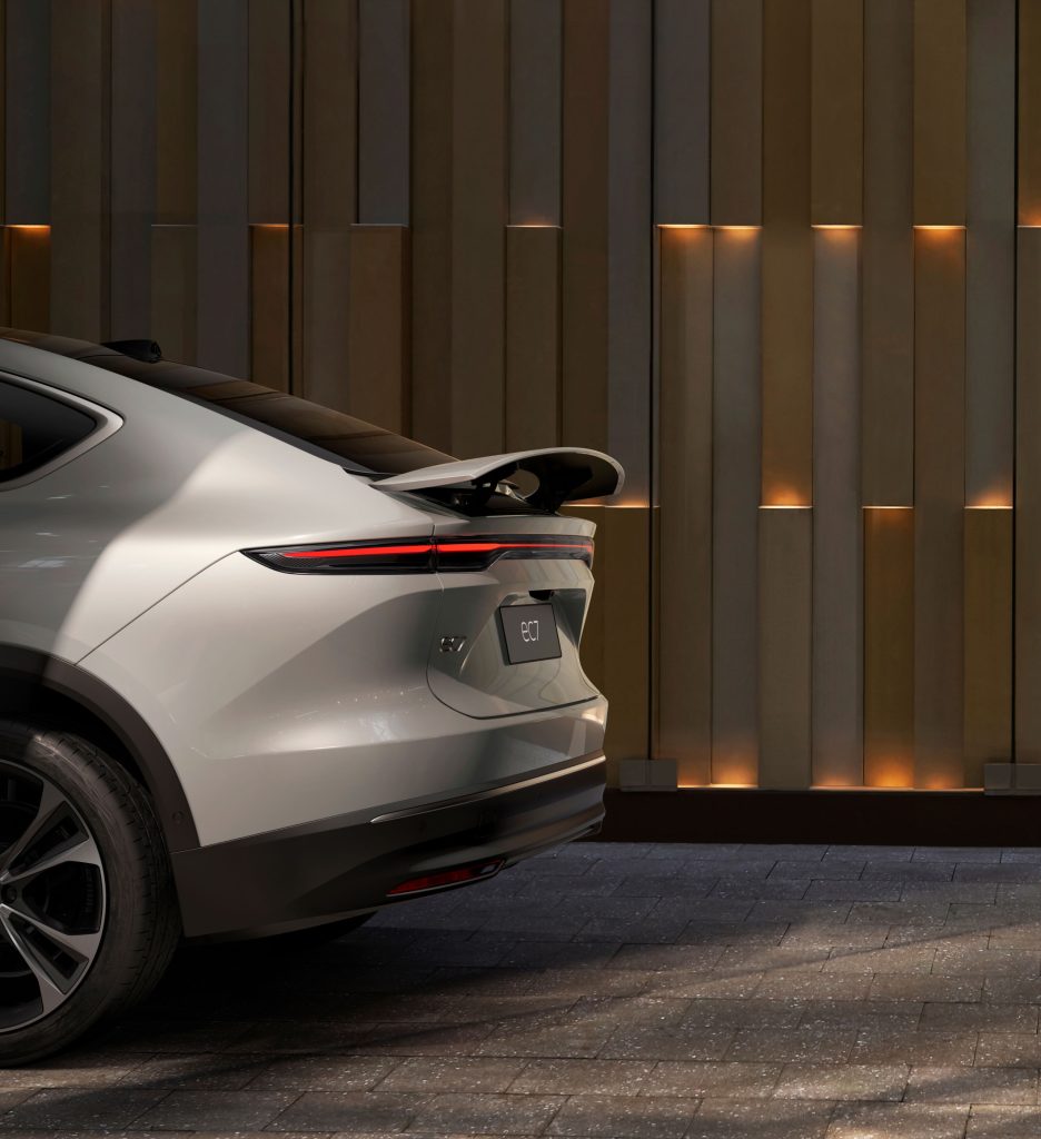 NIO EC7