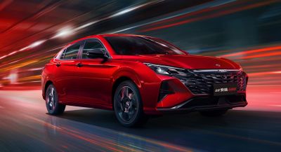 Dongfeng Aeolus Shine vstupuje do předprodeje. Rozměry míří k Octavii, cenou k Dacii